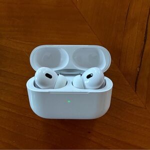 AirPod Pro 2nd Gen - Lightly Used- Charger & Replacement earbuds included